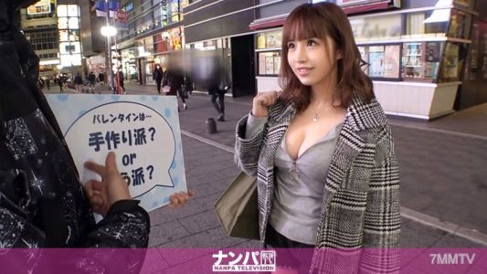 200GANA-2431 真正軟派，初拍。1593「情人節是手工派？還是買來派？」的街頭訪問中，這位神靈附體的美巨乳美女被完全吸引住了♪在激烈的肢體接觸下，她嘴上雖然抗拒，但私處卻濕透了，色情地挺著腰。這個興奮起來的她跨坐在男優身上，用騎乘位的方式享受著驚人的性愛www