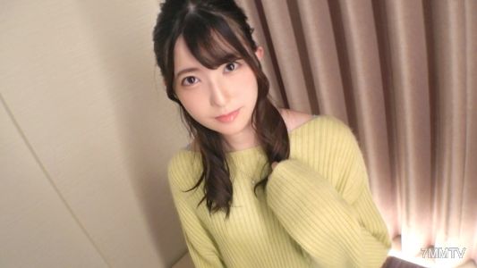 SIRO-4717 【처음】【진지한 간호사】【투명한 눈부신 피부】바쁜 일상을 보내는 경험이 적은 신입 간호사가 등장합니다. 흰 옷 아래 숨겨진 하얀 피부를 카메라 앞에서 드러내고, 아름다운 엉덩이를 흔들며 오랜만에 즐기는 육봉을 만끽해갑니다. 네트워크로 AV 지원 → AV 체험 촬영 1697