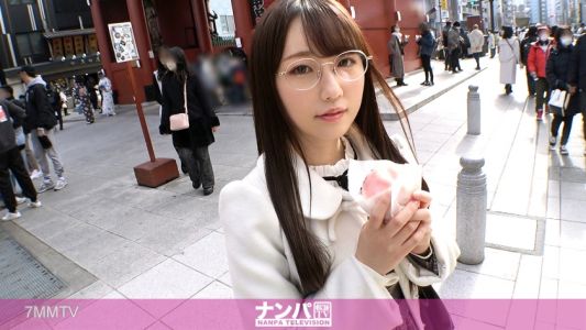 200GANA-2860 マジ軟派、初撮。 1923 ひかえめメガネ美少女をホテルに連れ込む背徳感！押しに弱すぎてされるがままに胸やお尻を揉まれ… 電マで潮吹きまくるスケベ体質！狭いマ●コはバイブを奥まで咥え込む！プリプリ美尻に腰を打ち付けられて目がトロン…♪『初めてのことだらけで///』18歳の少女のムッツリ心が開花！