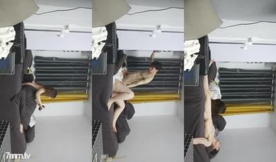2022-1-6 &quot매운 왕자&quot 복근을 가진 잘 생긴 남자가 좋은 가족의 2000 년 이후 학생 소녀를 성교시킵니다. 소녀는 또 다른 기회를 가질만큼 행복하지 않고, 큰 거시기를 빨고, 다리를 벌리고 폭발하고, 성교하고 신음합니다.