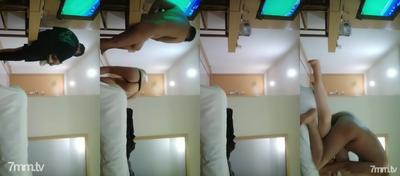 【AI高画質2Kリペア】2021.6.18 夏の昼下がり 仲良し家族の浮気 【ホテルでデートする若い女性】仕事休む前にお願いして恋人に熱くキスするお嬢様