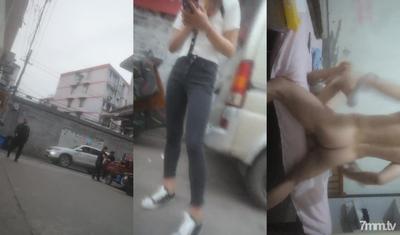 2022-4-13【양질의 창녀】저녁에 거리에 서있는 한 무리의 여성들이 작은 방에서 섹스하기 위해 소녀를 선택했습니다.