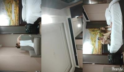 2022-9-20【冒險王探探】酒店約操乖巧少婦,開檔黑絲大奶子,跪地深喉