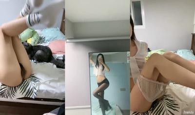 清純係美少女剛下海！纖細美腿苗條！小尺度誘惑一波，毛毛超多小騷逼，翹起雙腿