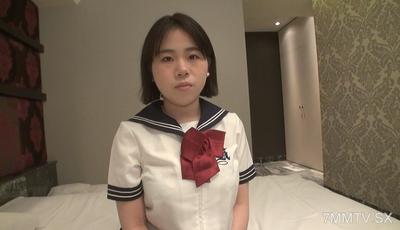 fc2-ppv 4639956 【無修正・初拍】 ★狡猾可愛（18歲）F罩杯地下偶像與密切親熱性交!!讓男人著迷的敏感小穴痙攣連續高潮的色情身體全力內射!!