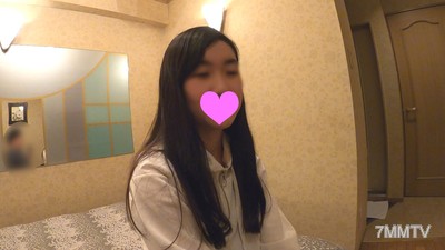 FC2-PPV 1358224 [自拍·偷拍]21歲，地味女王怜茉小姐，完全不會喘氣的自由工作者。但被珍太郎的巨根插入後，她的表情就變了…！