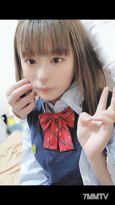 fc2-ppv 1766537 【無】♯18歲的朋友的妹妹。把她帶進房間，讓她穿上J○的打扮，進行生硬的性行為。