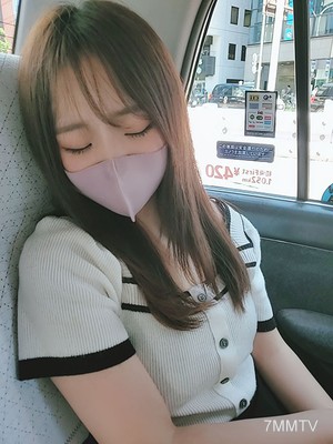 fc2-ppv 3037045 【아카이브 작품/유출】 피부가 하얗고 날씬하며 민감한 후배 여자친구. 남자 친구의 불평을 들으며 성관계를 맺다가 방으로 데려가 생식기에 사정한다.